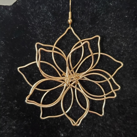 Bohemian Style Hollow Flower Earrings - Fashion Jewelry- Gold Color - Picture 4 of 7